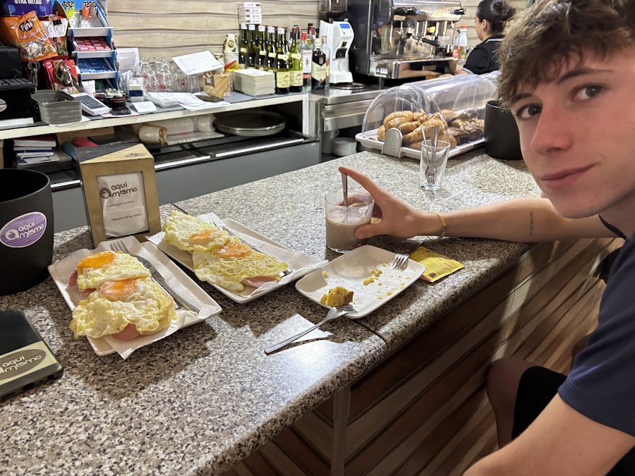 Cafetería AQUI MISMO