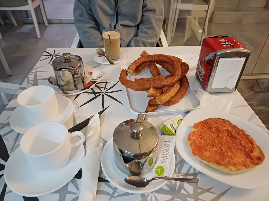 Cafetería - Repostería "Canelilla el Chorro"