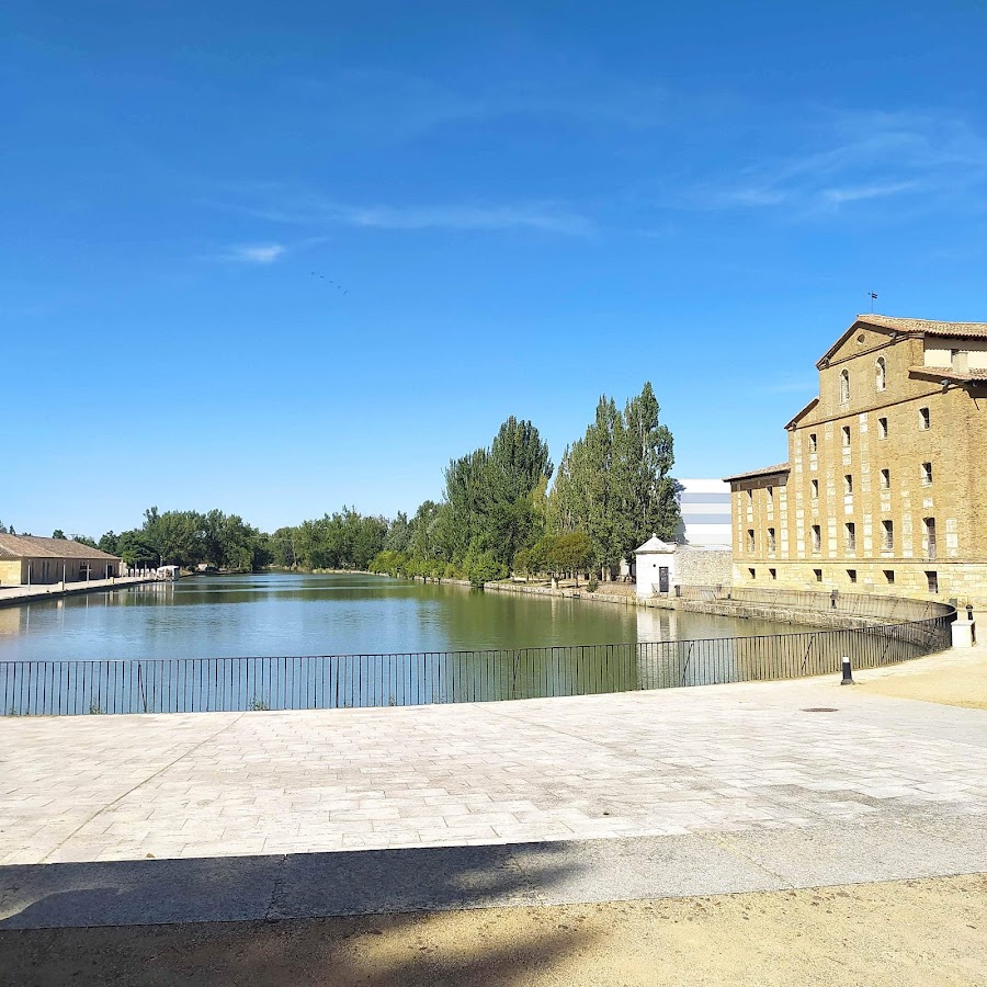 Dársena del Canal de Castilla en Medina de Rioseco
