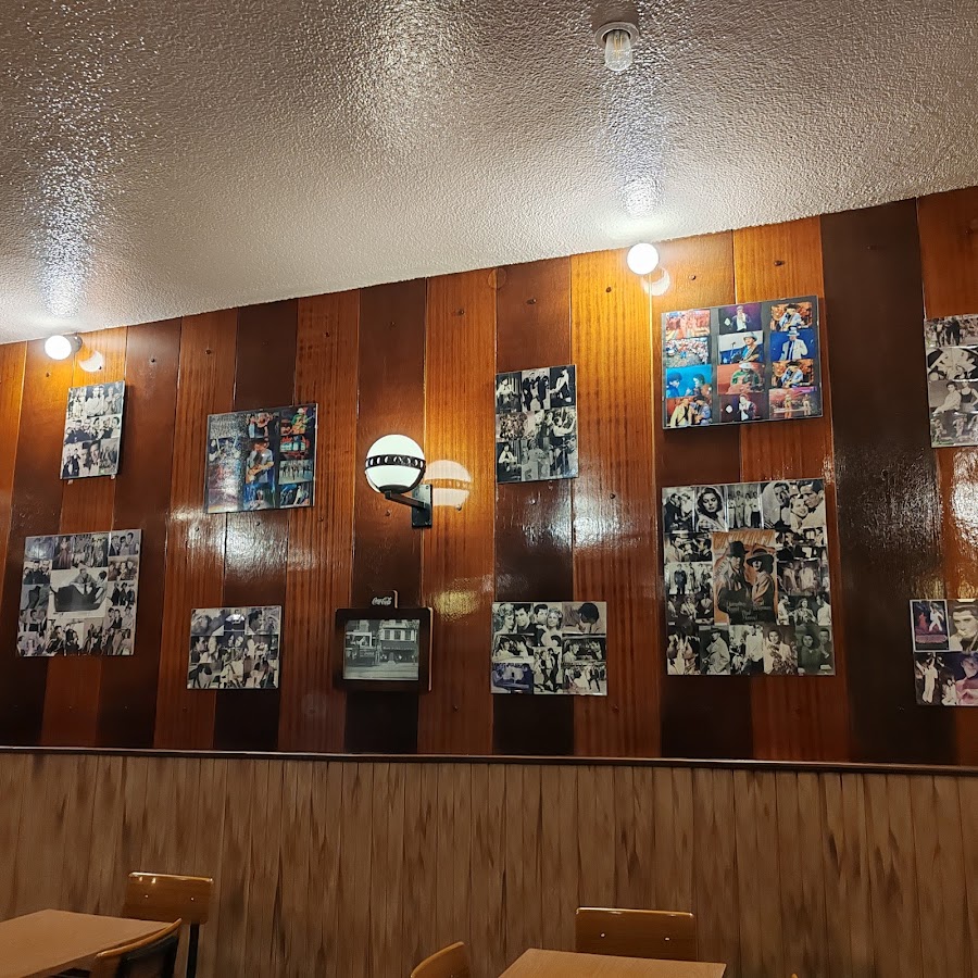 Merle Cafe Bar